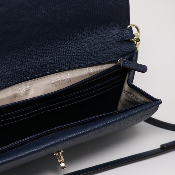 Like new Micheal Kors crossbody bag - Picture 8 of 8